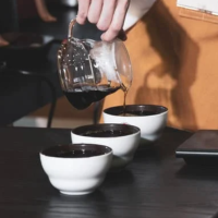 コーヒーを淹れる